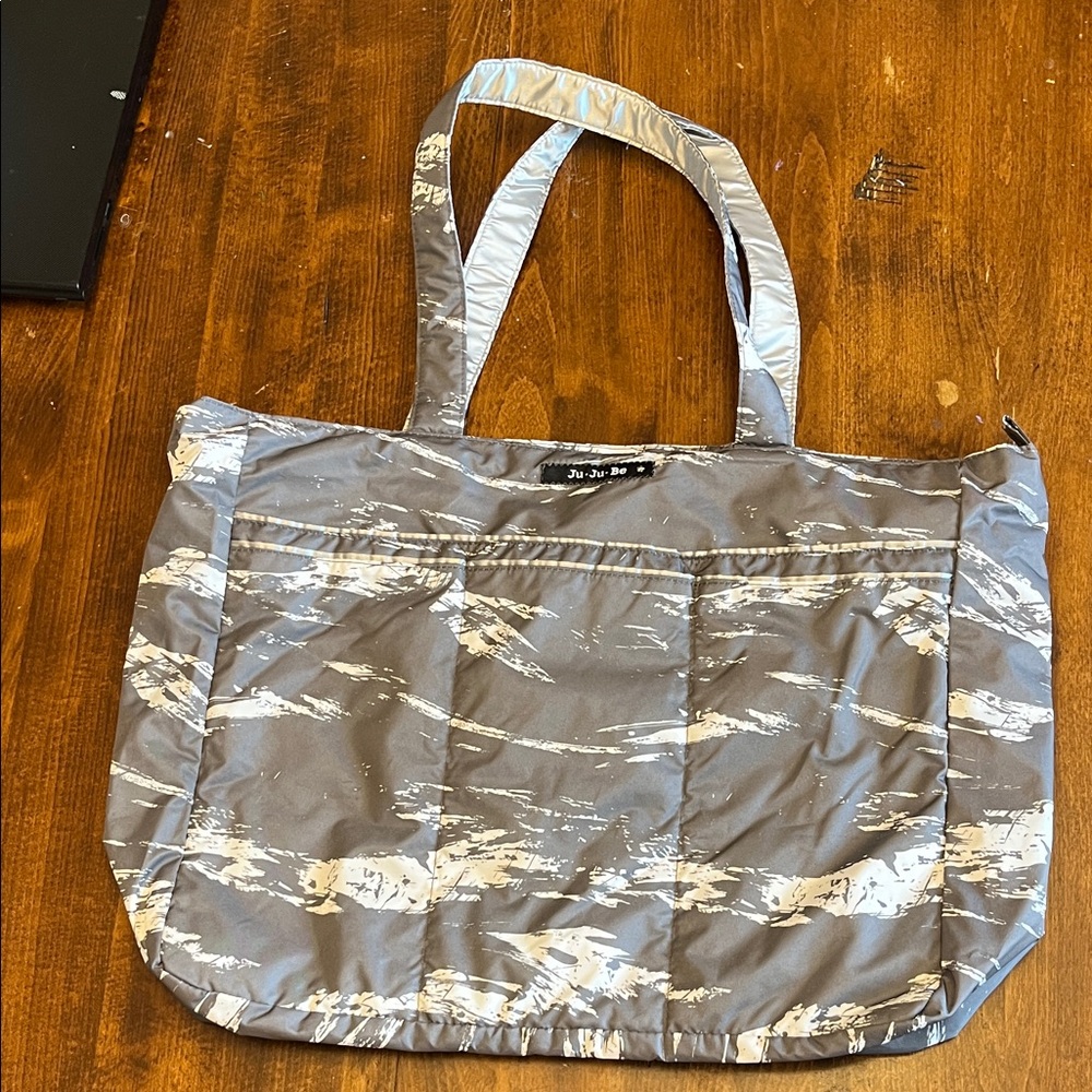 Jujube Super Be Gray White Tote Bag, Pristine, Large, Beach, Diaper, Gym, Travel